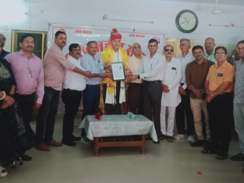 कृषि वैज्ञानिक चयन बोर्ड के सदस्य बनने पर पूर्व काजरी निदेशक डॉ ओपी यादव का किया सम्मान